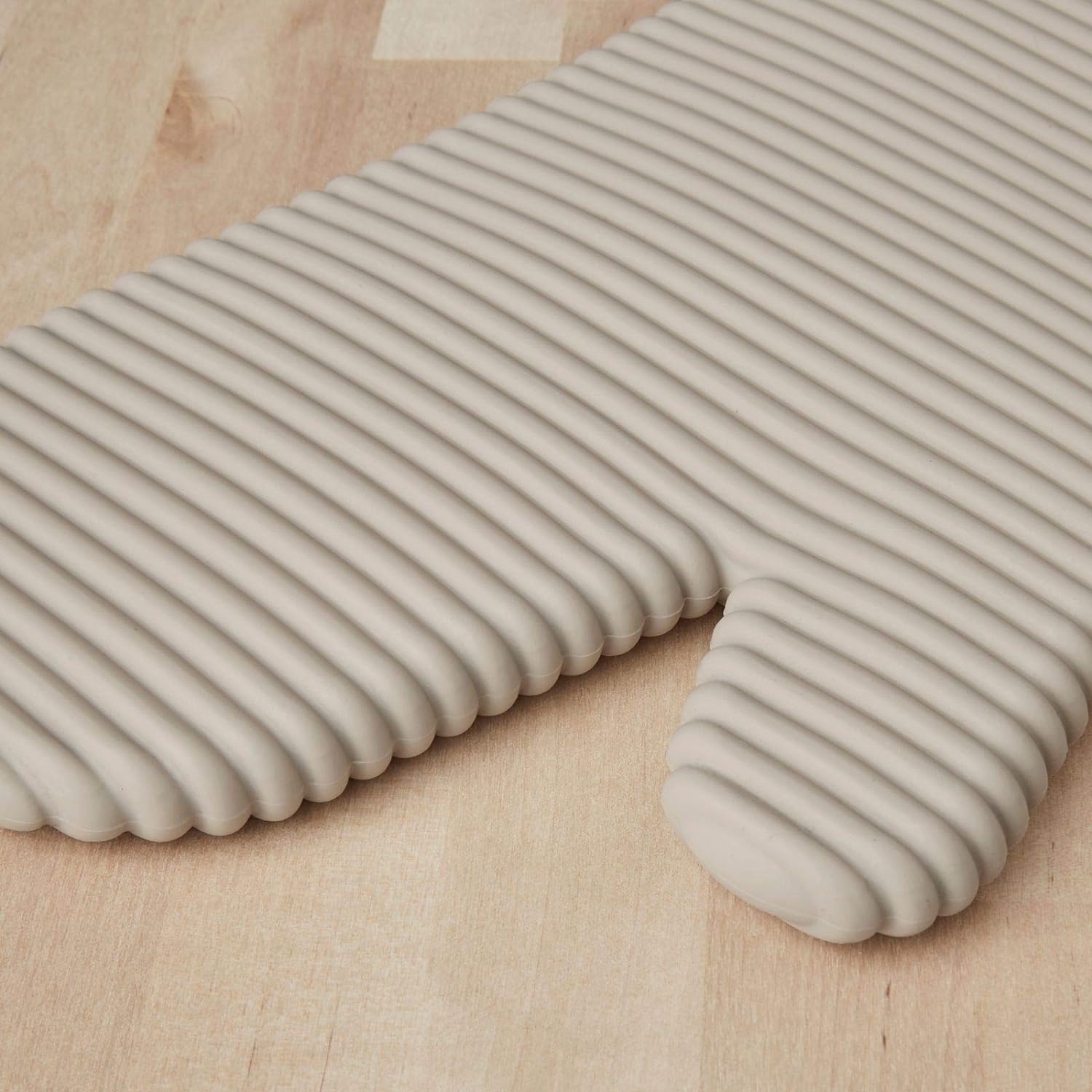 KITCHENAID Ribbed Soft Silicone Oven Mitt 2-Pack Set, 7.5"x13", Milkshake Tan - Image 3